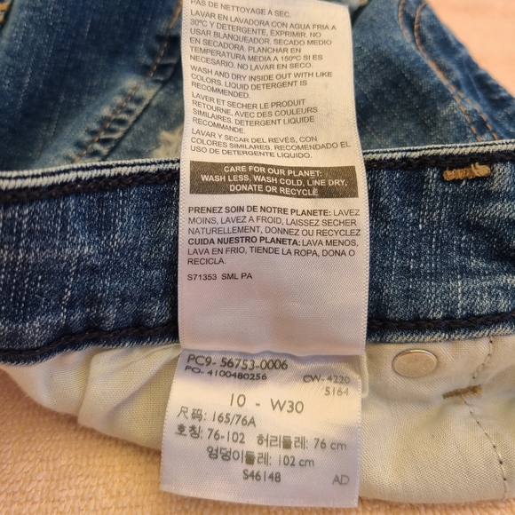 Signature by Levi Strauss High Rise Distressed Raw Hem Shorts Size 10 - Picture 6 of 11
